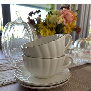 Set Of 2 Scalloped Elegant White and Gold Teacup Set